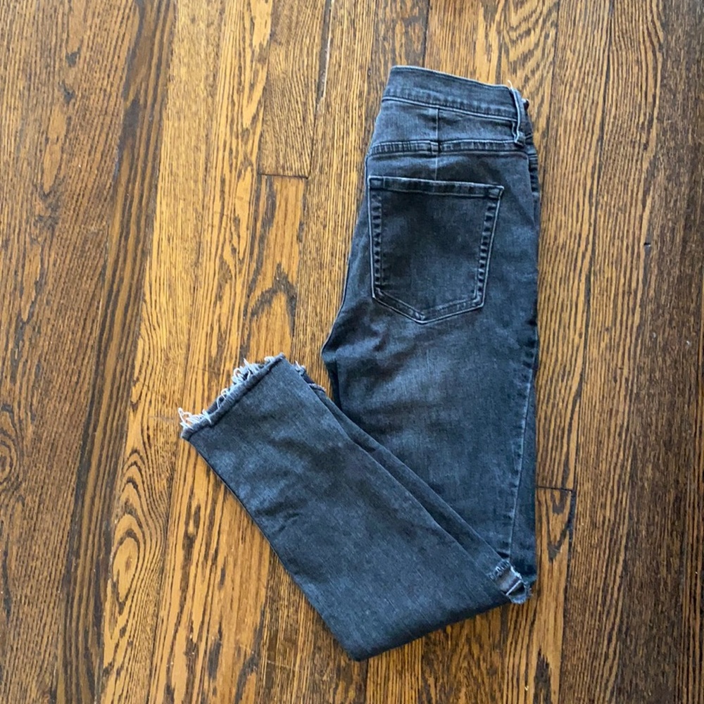 Women’s Free People gray skinny jeans. Lightly ripped. Size 27.